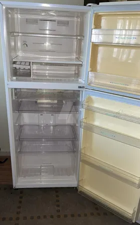 ثلاجة شارب 395 لتر بحالة ممتازة